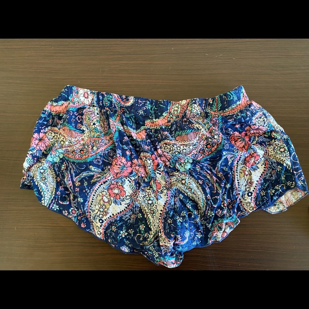 Shorts - Picture 3 of 3